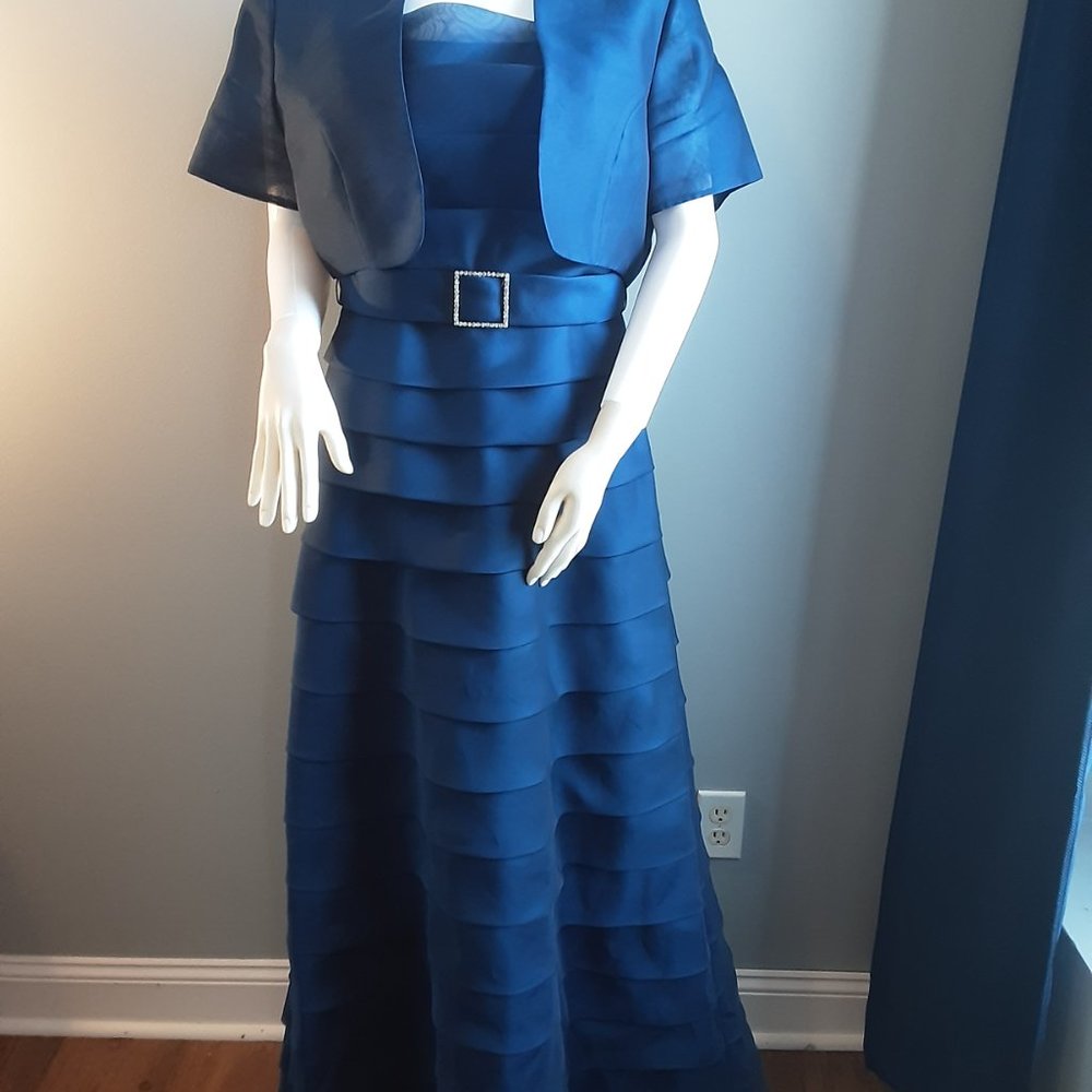 Evening Gown By Js Collections - image 8